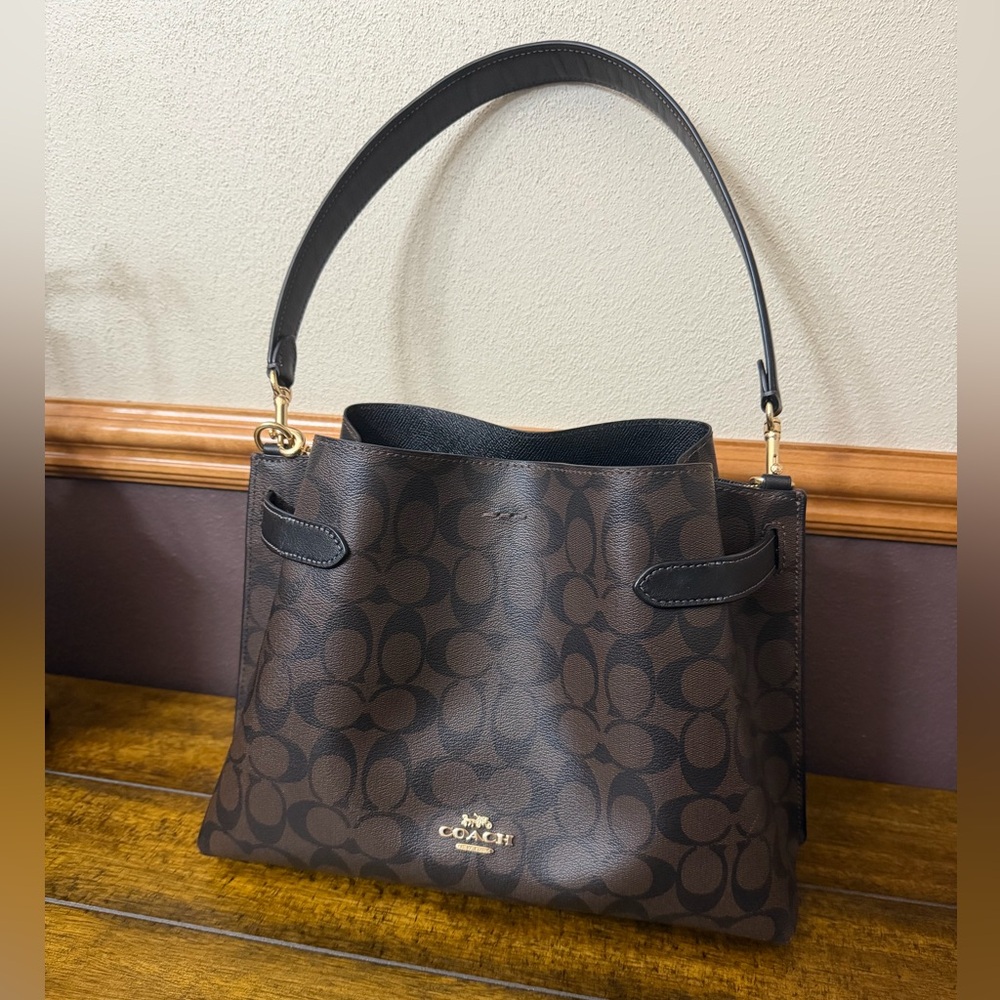Coach Hanna Shoulder Bag in Signature Canvas - Picture 5 of 16